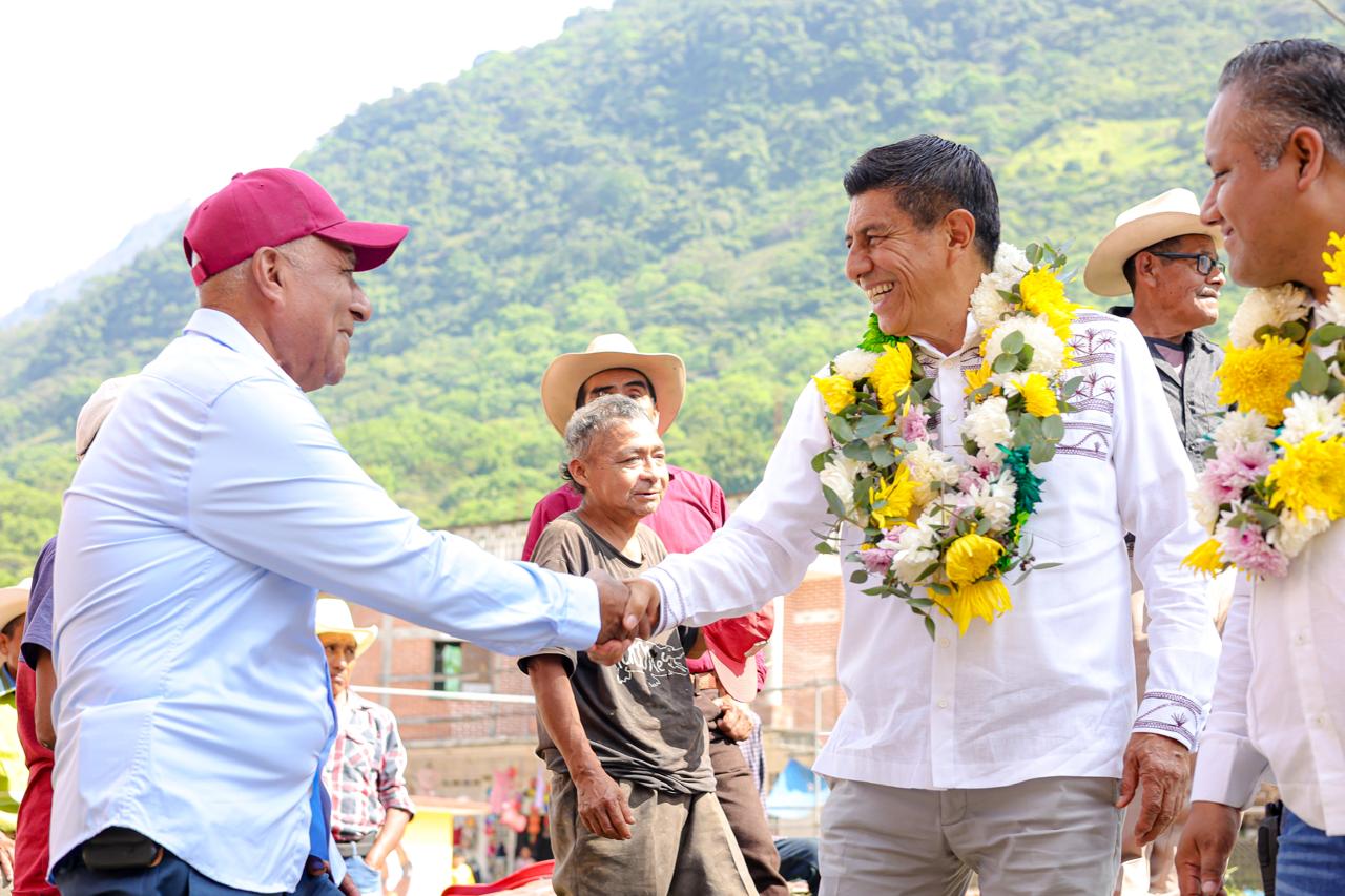 Impulsa Salomón Jara obras que abonan al bienestar de San Bartolomé Ayautla Impulsa Salomón Jara obras que abonan al bienestar de San Bartolomé Ayautla