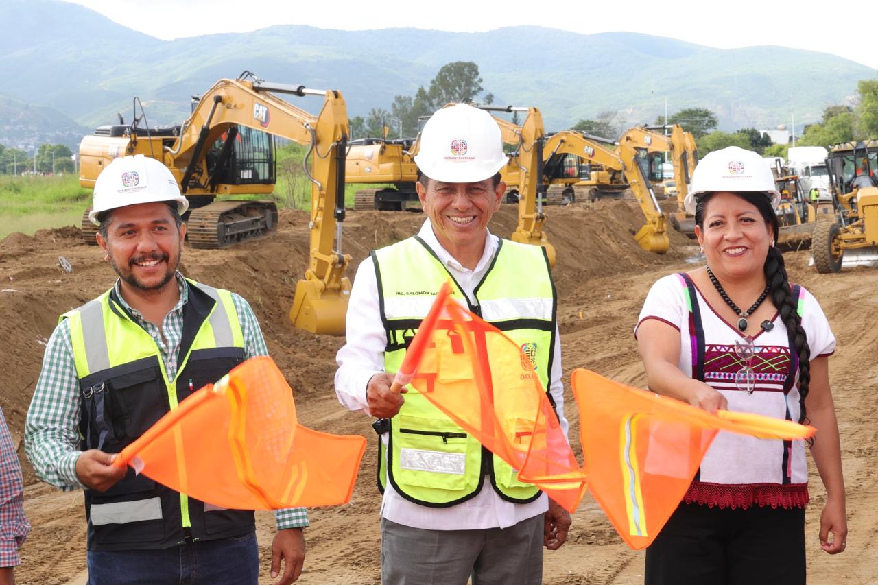 Inicia Salomón Jara construcción de nueva carretera al aeropuerto de Oaxaca en riberas del Río Atoyac Inicia Salomón Jara construcción de nueva carretera al aeropuerto de Oaxaca en riberas del Río Atoyac