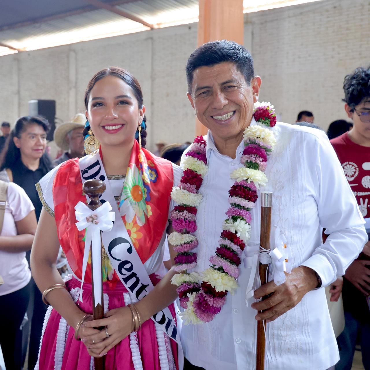 Invierte Gobernador de Oaxaca en obras para mejorar escuelas de San Pablo Huixtepec
