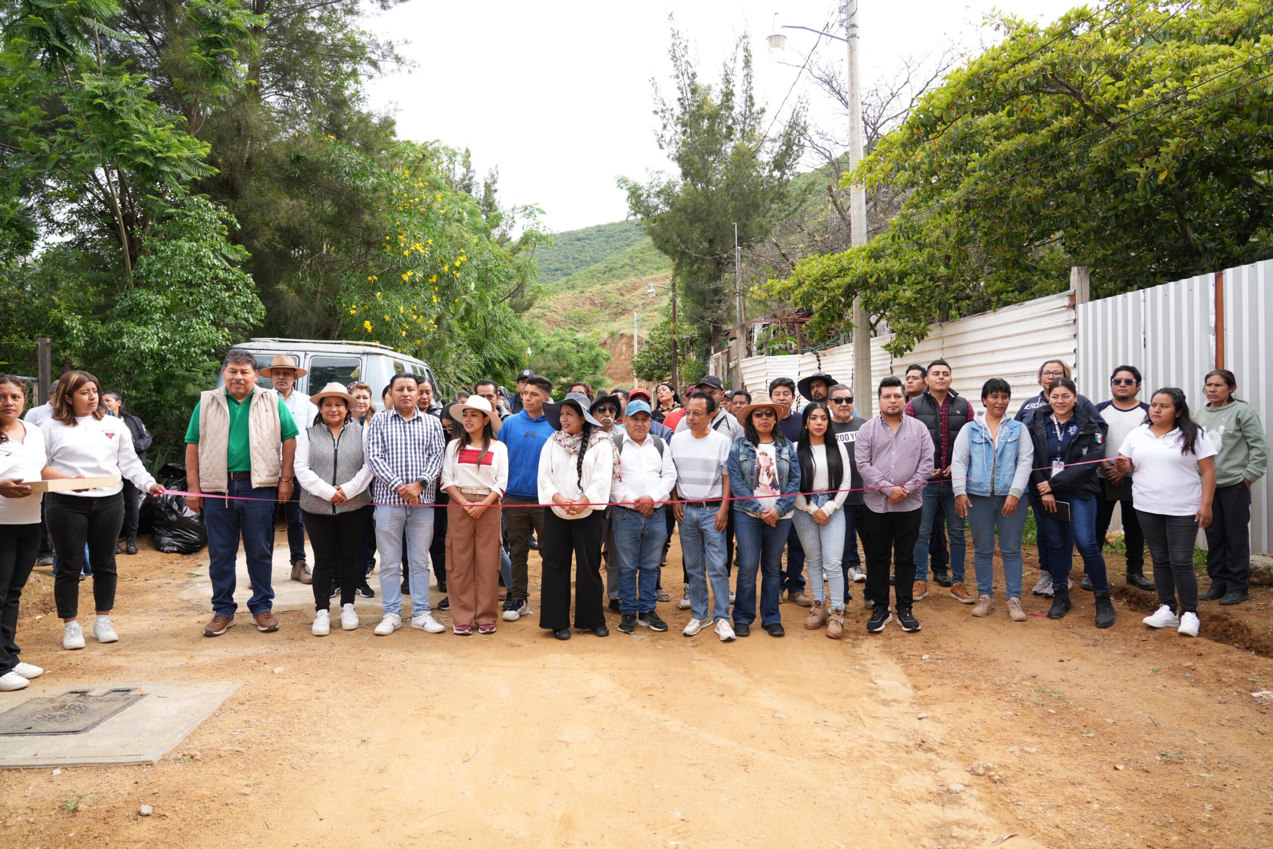 Nancy Benítez entrega obras de electrificación en tres colonias de Xoxocotlán Nancy Benítez entrega obras de electrificación en tres colonias de Xoxocotlán