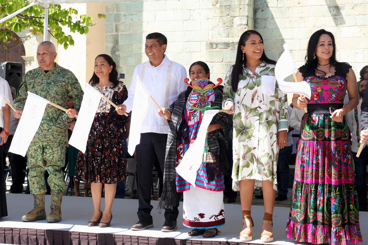 Pone en marcha Gobernador de Oaxaca rutas de BinniBus a sedes de actividades de la Guelaguetza 2025 Pone en marcha Gobernador de Oaxaca rutas de BinniBus a sedes de actividades de la Guelaguetza 2025