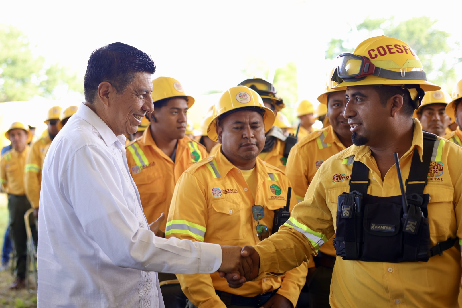 Reconoce Gobernador de Oaxaca valentía y servicio de combatientes forestales Reconoce Gobernador de Oaxaca valentía y servicio de combatientes forestales