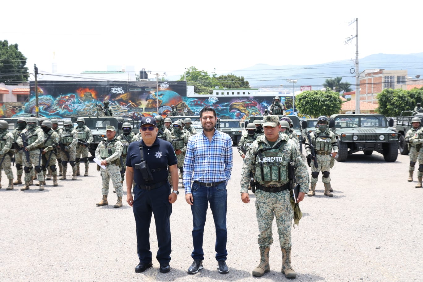Con más de mil elementos, implementan segunda etapa de Operativo Pescador en la Central de Abasto de la capital: Fiscalía de Oaxaca Con más de mil elementos, implementan segunda etapa de Operativo Pescador en la Central de Abasto de la capital: Fiscalía de Oaxaca