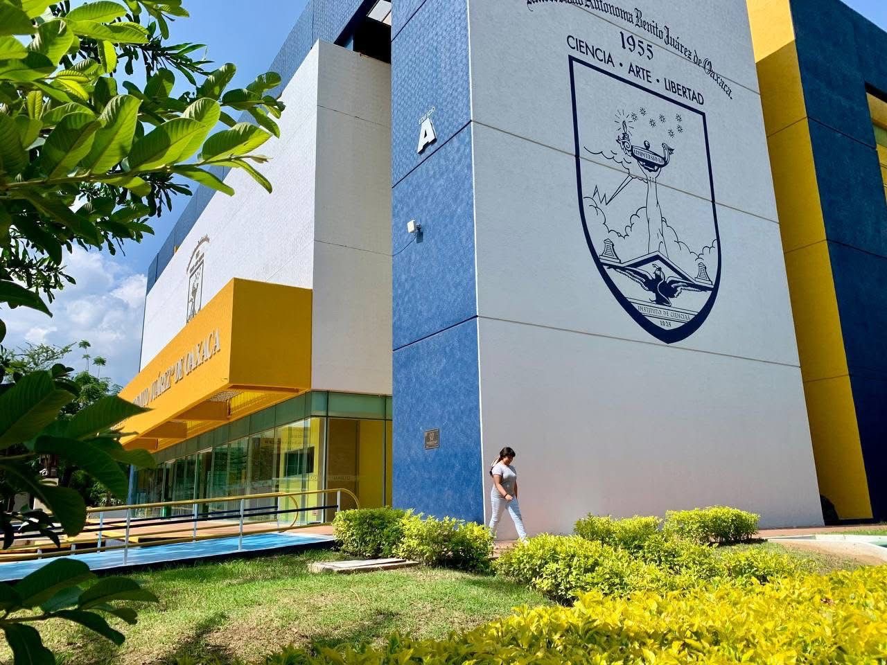 UNIVERSIDAD DE OAXACA DESTIERRA PORRISMO Y VIOLENCIA E INNOVA EN INVESTIGACIÓN, ACADEMIA Y CIENCIA SUSTENTABLES E INTELIGENCIA ARTIFICIAL UNIVERSIDAD DE OAXACA DESTIERRA PORRISMO Y VIOLENCIA E INNOVA EN INVESTIGACIÓN, ACADEMIA Y CIENCIA SUSTENTABLES E INTELIGENCIA ARTIFICIAL