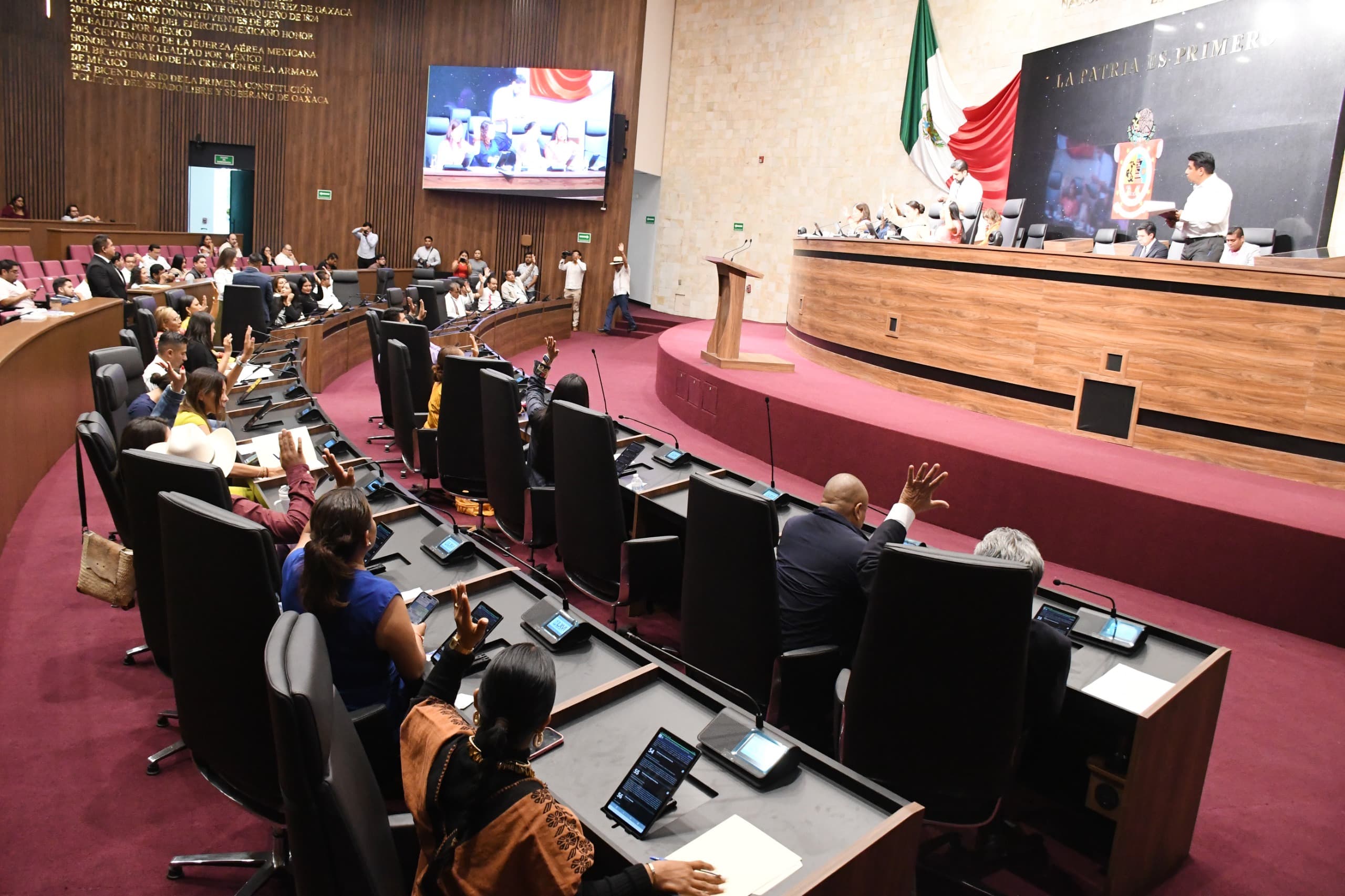 Dependencias estatales y municipales deberán priorizar la adquisición, contratación y arrendamiento de bienes y servicios que utilicen energías limpias Dependencias estatales y municipales deberán priorizar la adquisición, contratación y arrendamiento de bienes y servicios que utilicen energías limpias