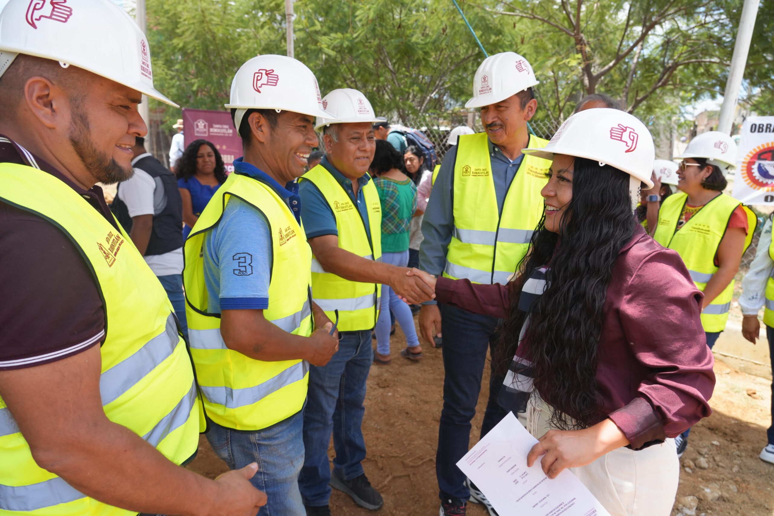 Arranca Nancy Benítez obras de pavimentación y techado escolar