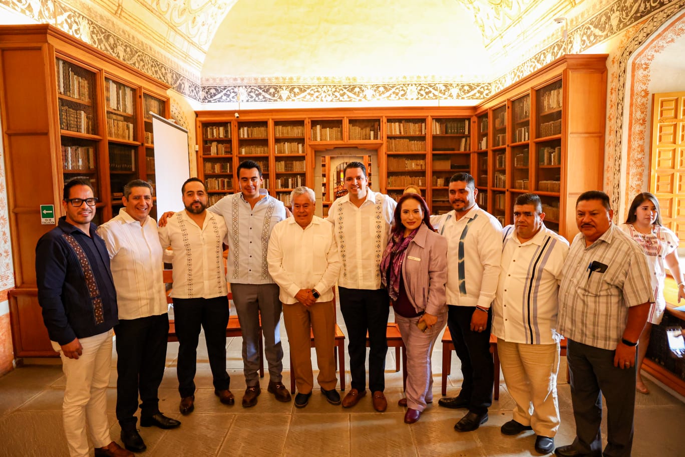 Instituciones deben cambiar y fortalecerse para enfrentar las transformaciones del país: Fiscal de Oaxaca, Bernardo Rodríguez Alamilla Instituciones deben cambiar y fortalecerse para enfrentar las transformaciones del país: Fiscal de Oaxaca, Bernardo Rodríguez Alamilla