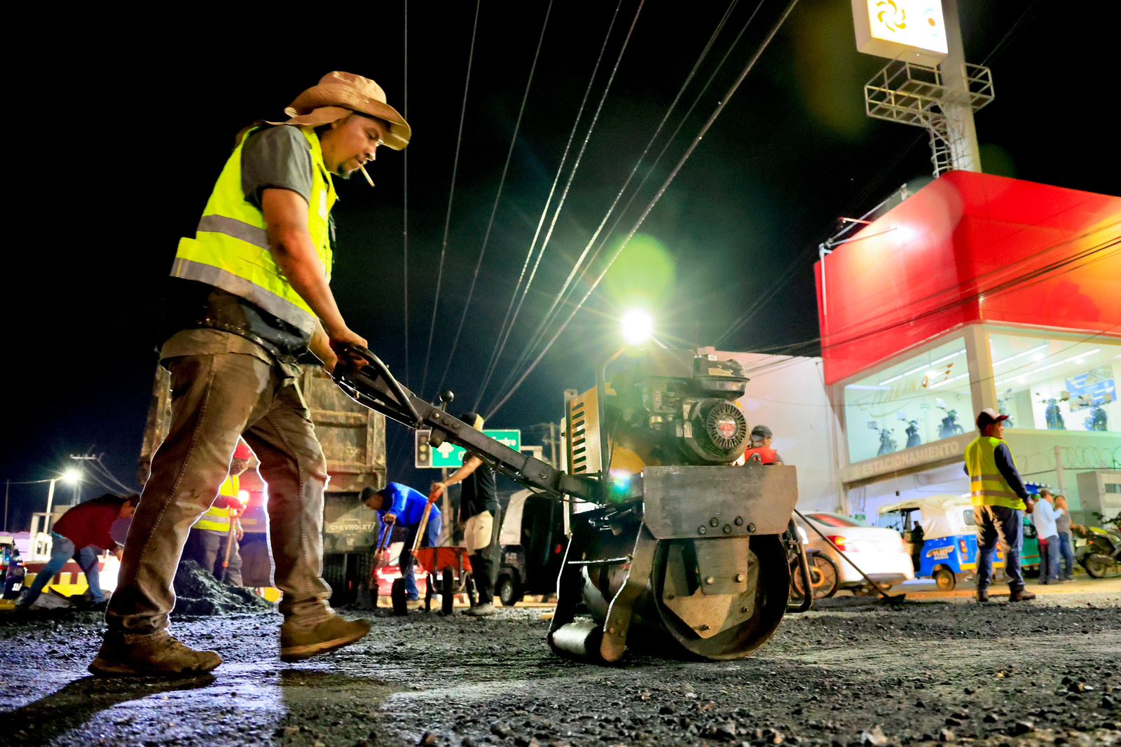 Bacheo nocturno en puntos estratégicos: compromiso vial para familias xoxeñas Bacheo nocturno en puntos estratégicos: compromiso vial para familias xoxeñas