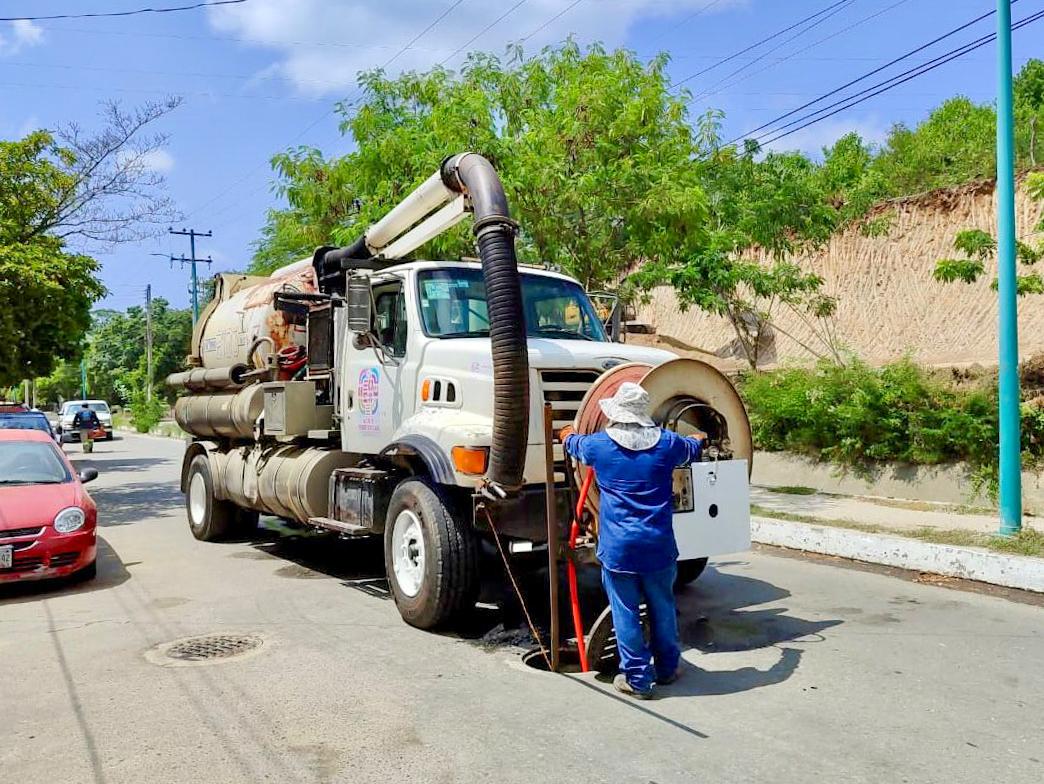 Impulsa Gobierno de Oaxaca trabajos de saneamiento urbano en Bahías de Huatulco Impulsa Gobierno de Oaxaca trabajos de saneamiento urbano en Bahías de Huatulco