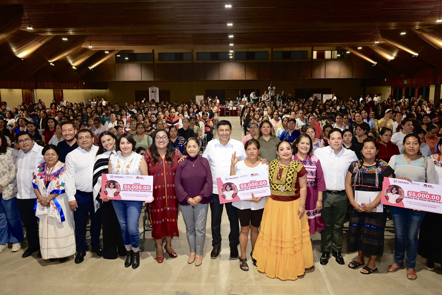 Con justicia y confianza, apoya Salomón Jara a emprendedoras oaxaqueñas