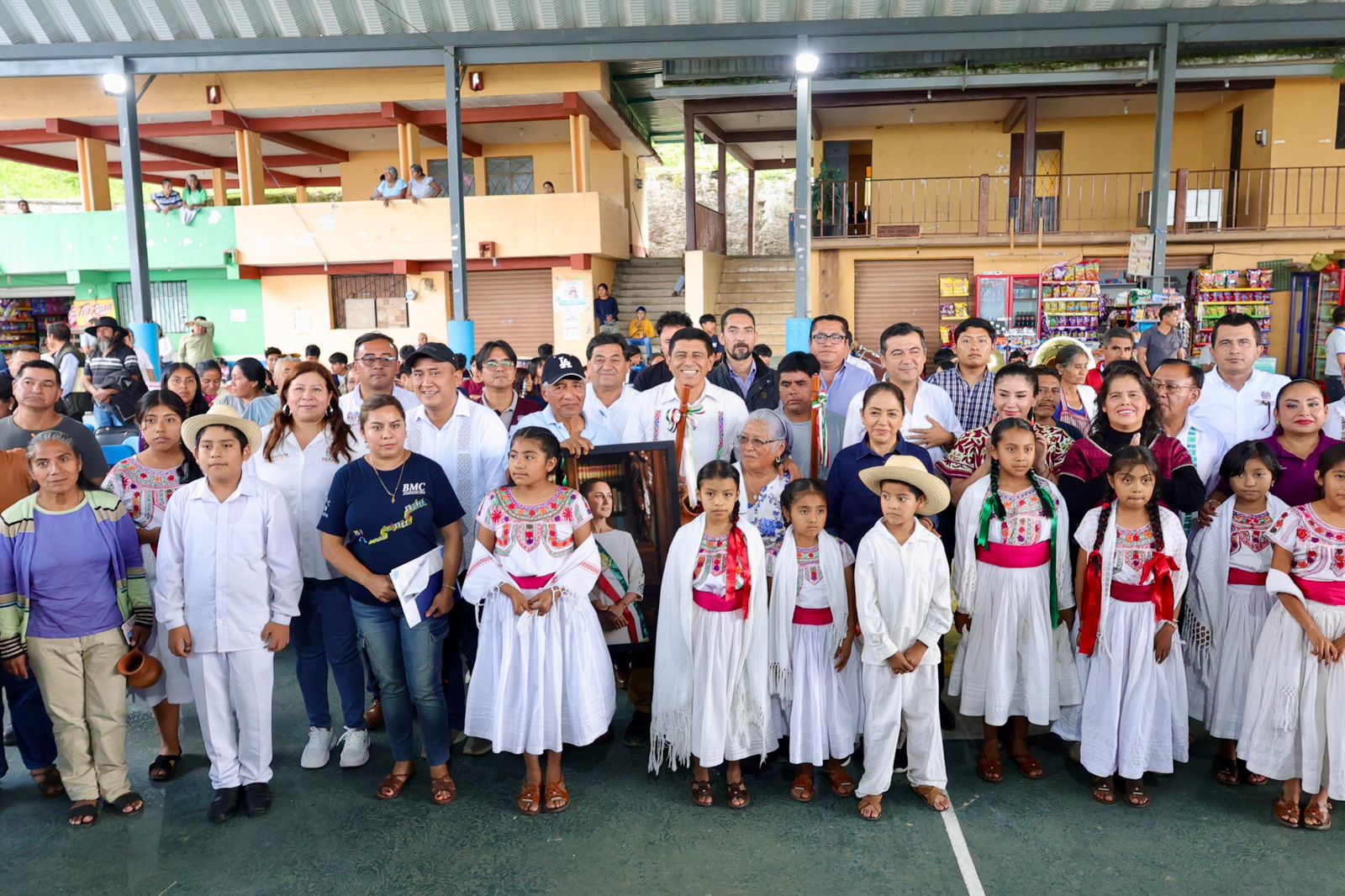 Con obras, programas y apoyos, Gobierno de Salomón Jara impulsa el bienestar en San Andrés Solaga y San Bartolomé Zoogocho Con obras, programas y apoyos, Gobierno de Salomón Jara impulsa el bienestar en San Andrés Solaga y San Bartolomé Zoogocho