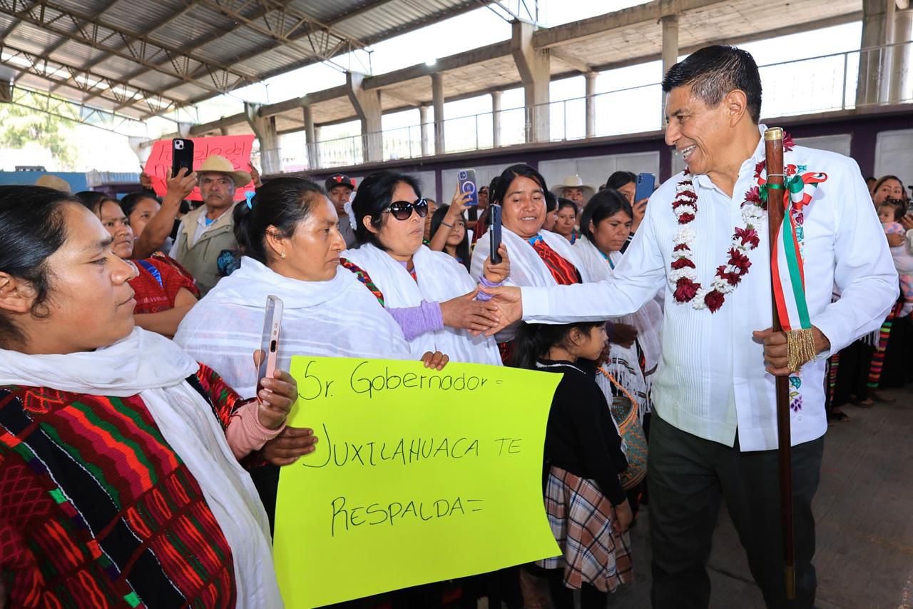 Cumple Gobernador de Oaxaca Salomón Jara con obras de pavimentación en Santiago Juxtlahuaca y amplía kilómetros Cumple Gobernador de Oaxaca Salomón Jara con obras de pavimentación en Santiago Juxtlahuaca y amplía kilómetros