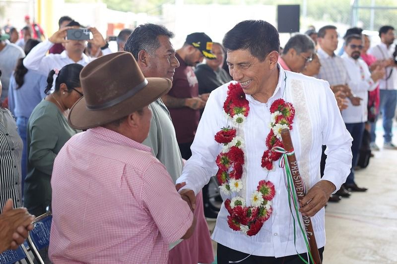 Cumple Salomón Jara construcción de pisos firmes que mejoran calidad de vida de familias en Magdalena Ocotlán Cumple Salomón Jara construcción de pisos firmes que mejoran calidad de vida de familias en Magdalena Ocotlán