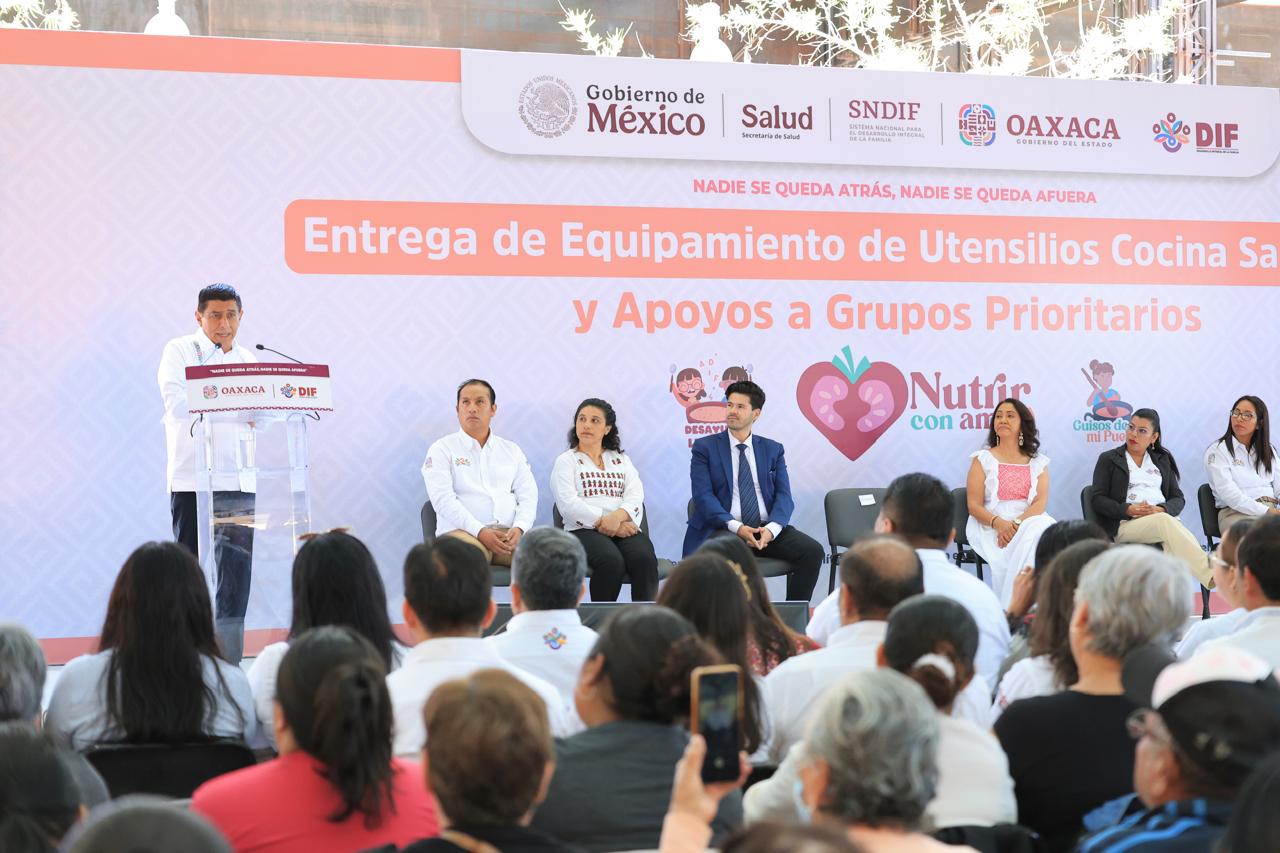 Fortalece DIF Oaxaca programas alimentarios con entrega de 200 equipamientos a comedores comunitarios del estado Fortalece DIF Oaxaca programas alimentarios con entrega de 200 equipamientos a comedores comunitarios del estado