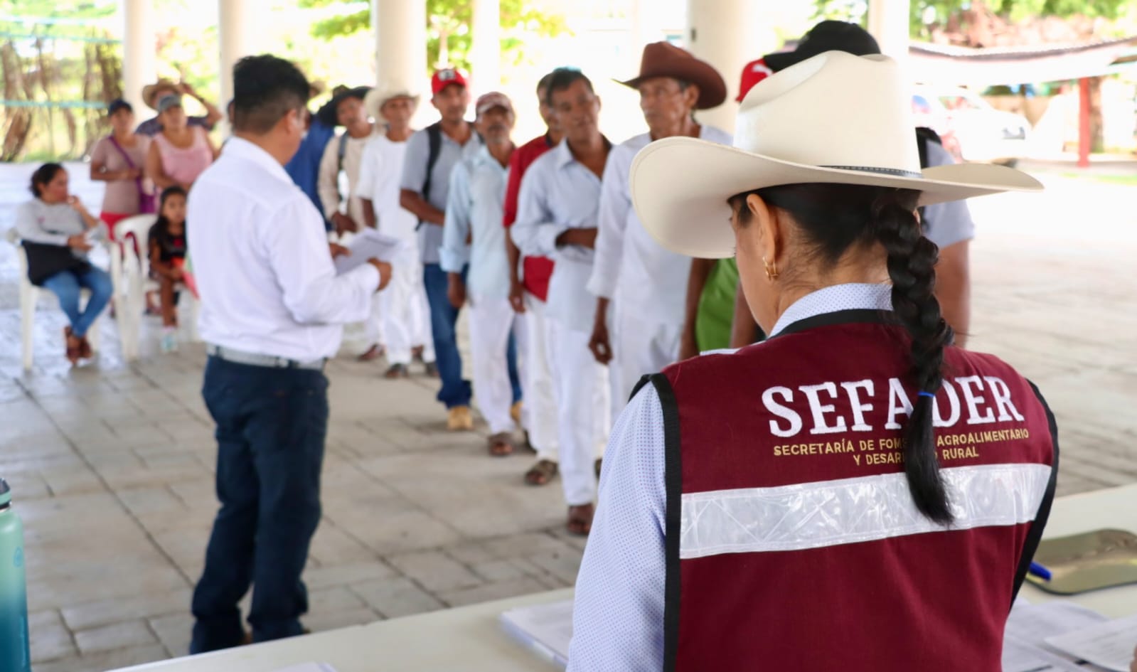 Entrega Gobierno de Oaxaca insumos agrícolas a damnificados de la Costa por huracán Erick Entrega Gobierno de Oaxaca insumos agrícolas a damnificados de la Costa por huracán Erick