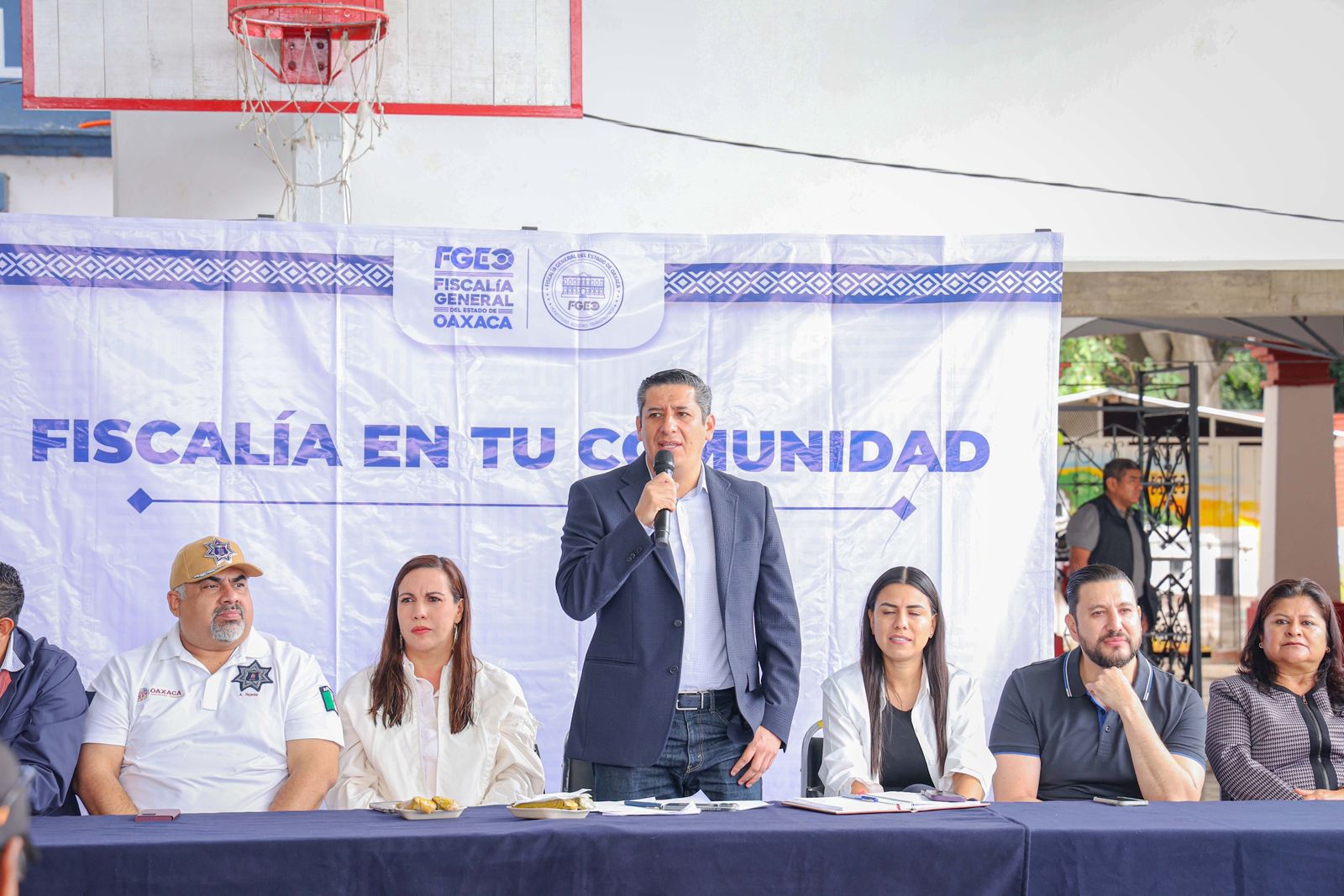 Realizamos primera jornada de Fiscalía en tu Comunidad llega a tu Colonia”, para mejorar atención a víctimas y atender prioridades ciudadanas”: Fiscal de Oaxaca, Bernardo Rodríguez Alamilla Realizamos primera jornada de Fiscalía en tu Comunidad llega a tu Colonia”, para mejorar atención a víctimas y atender prioridades ciudadanas”: Fiscal de Oaxaca, Bernardo Rodríguez Alamilla