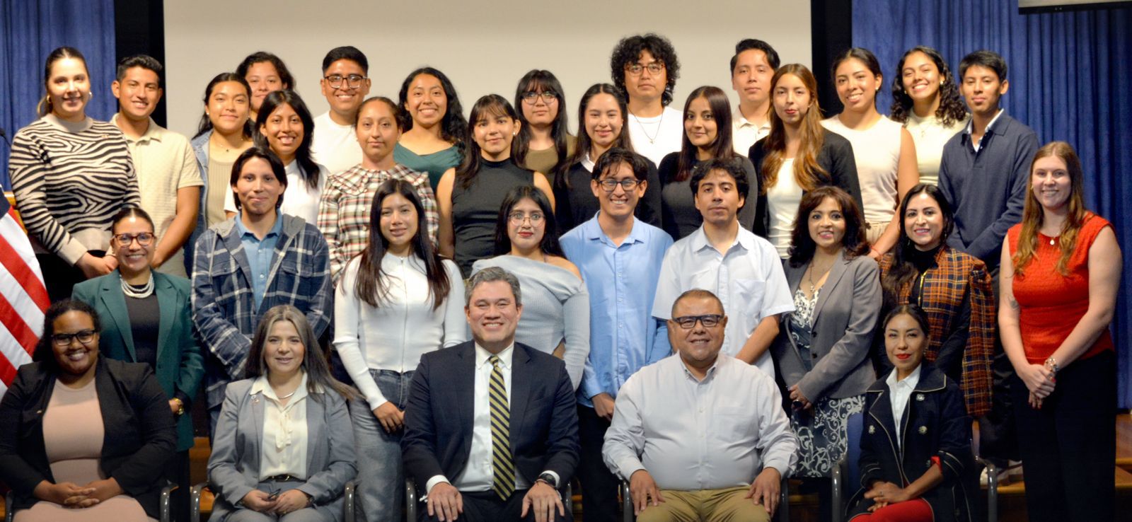 Parten a Estados Unidos los primeros becarios del programa “Primavera Oaxaqueña” Parten a Estados Unidos los primeros becarios del programa “Primavera Oaxaqueña”