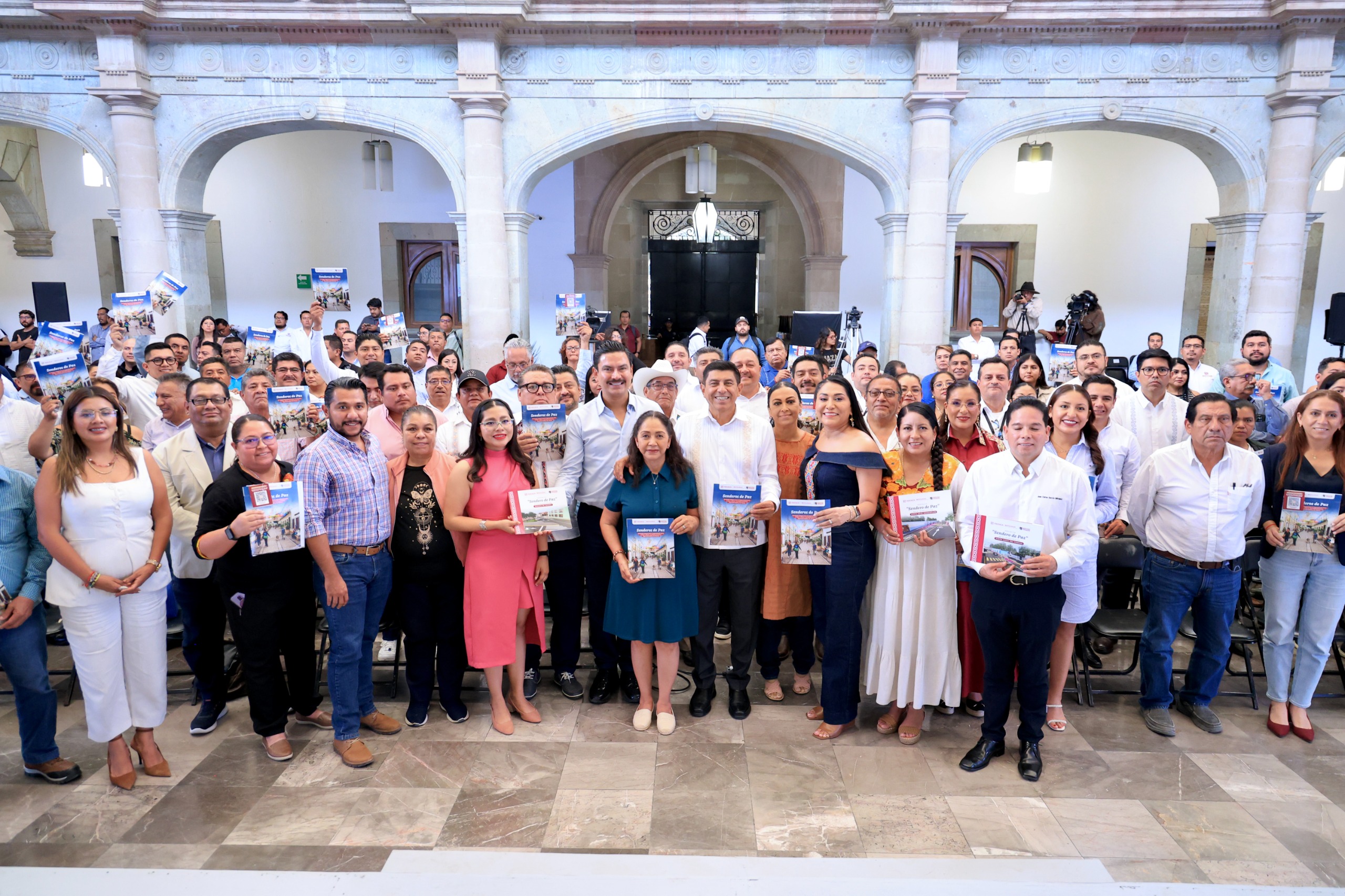 Recibe Nancy Benítez proyecto Senderos de Paz por la transformación del espacio público Recibe Nancy Benítez proyecto Senderos de Paz por la transformación del espacio público
