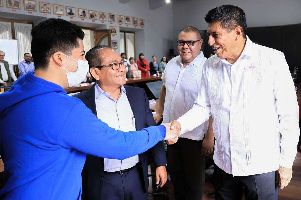 Reconoce Salomón Jara mérito académico y compromiso social de las y los jóvenes oaxaqueños Reconoce Salomón Jara mérito académico y compromiso social de las y los jóvenes oaxaqueños
