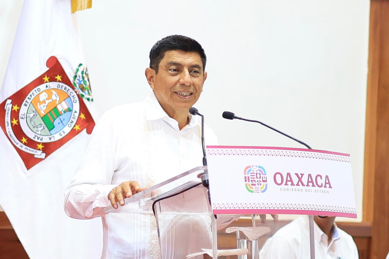 RECULA JARA A DECRETAZO, Y ANUNCIA QUE REGRESAN A SUS TRABAJO LOS 460 BURÓCRATAS DESPEDIDOS RECULA JARA A DECRETAZO, Y ANUNCIA QUE REGRESAN A SUS TRABAJO LOS 460 BURÓCRATAS DESPEDIDOS