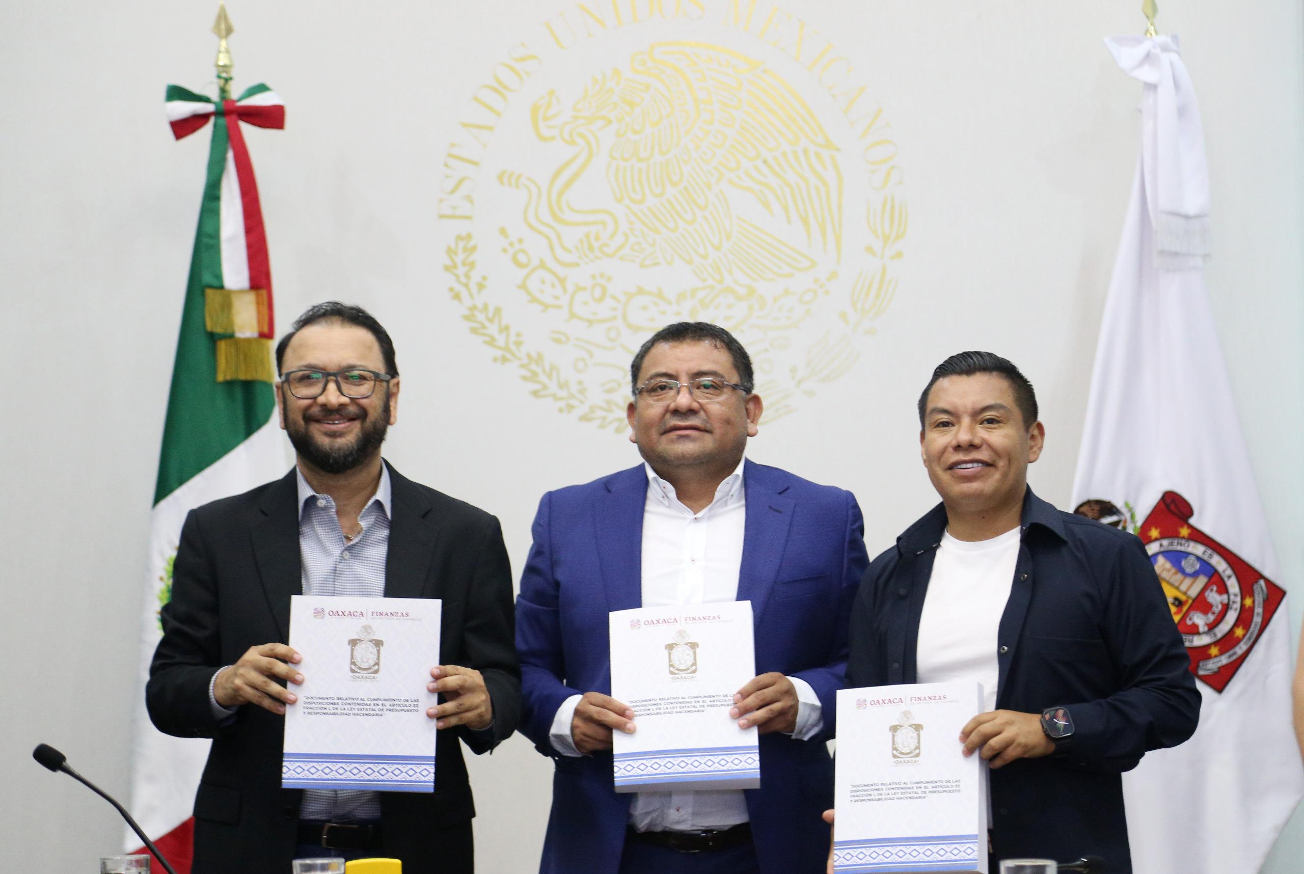 Entrega titular de Sefin Farid Acevedo Lopez al Congreso de Oaxaca estructura programática para Presupuesto de Egresos y Ley de Ingresos 2026 Entrega titular de Sefin Farid Acevedo Lopez al Congreso de Oaxaca estructura programática para Presupuesto de Egresos y Ley de Ingresos 2026
