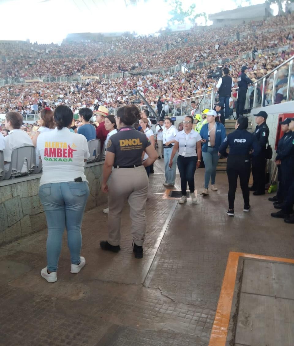 Fiscalía de Oaxaca brinda atención integral durante las festividades de la Guelaguetza 2025; localizan a dos personas extraviadas Fiscalía de Oaxaca brinda atención integral durante las festividades de la Guelaguetza 2025; localizan a dos personas extraviadas