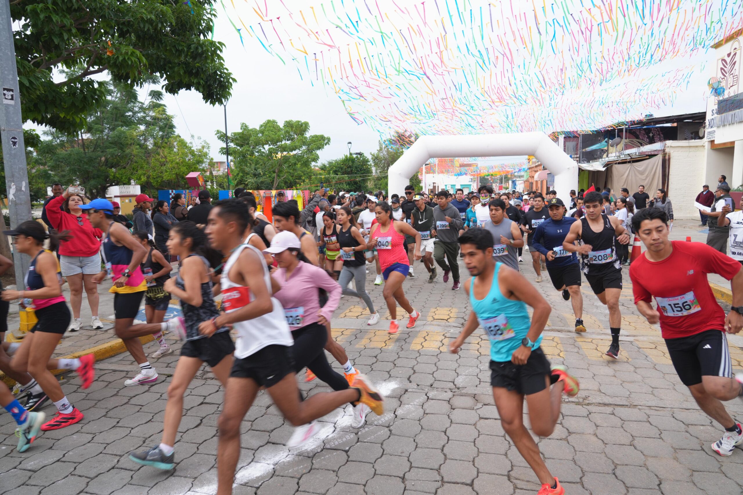 Energía y unidad: un éxito la Carrera Juvenil en Xoxocotlán Energía y unidad: un éxito la Carrera Juvenil en Xoxocotlán