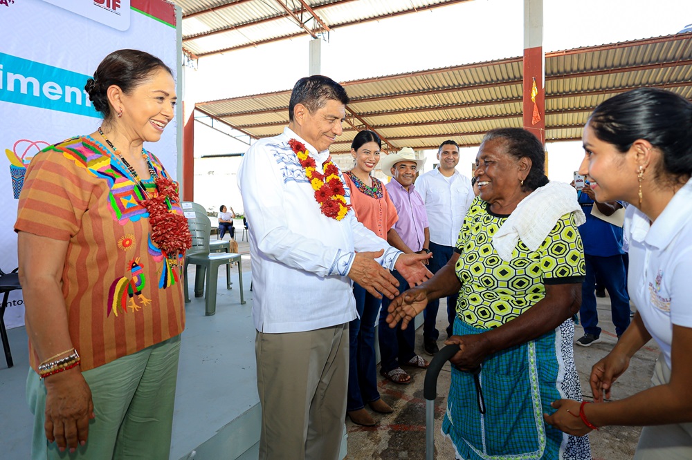 Lleva Primavera Oaxaqueña apoyos alimentarios a 490 personas de Santo Domingo Armenta y Santiago Tepextla