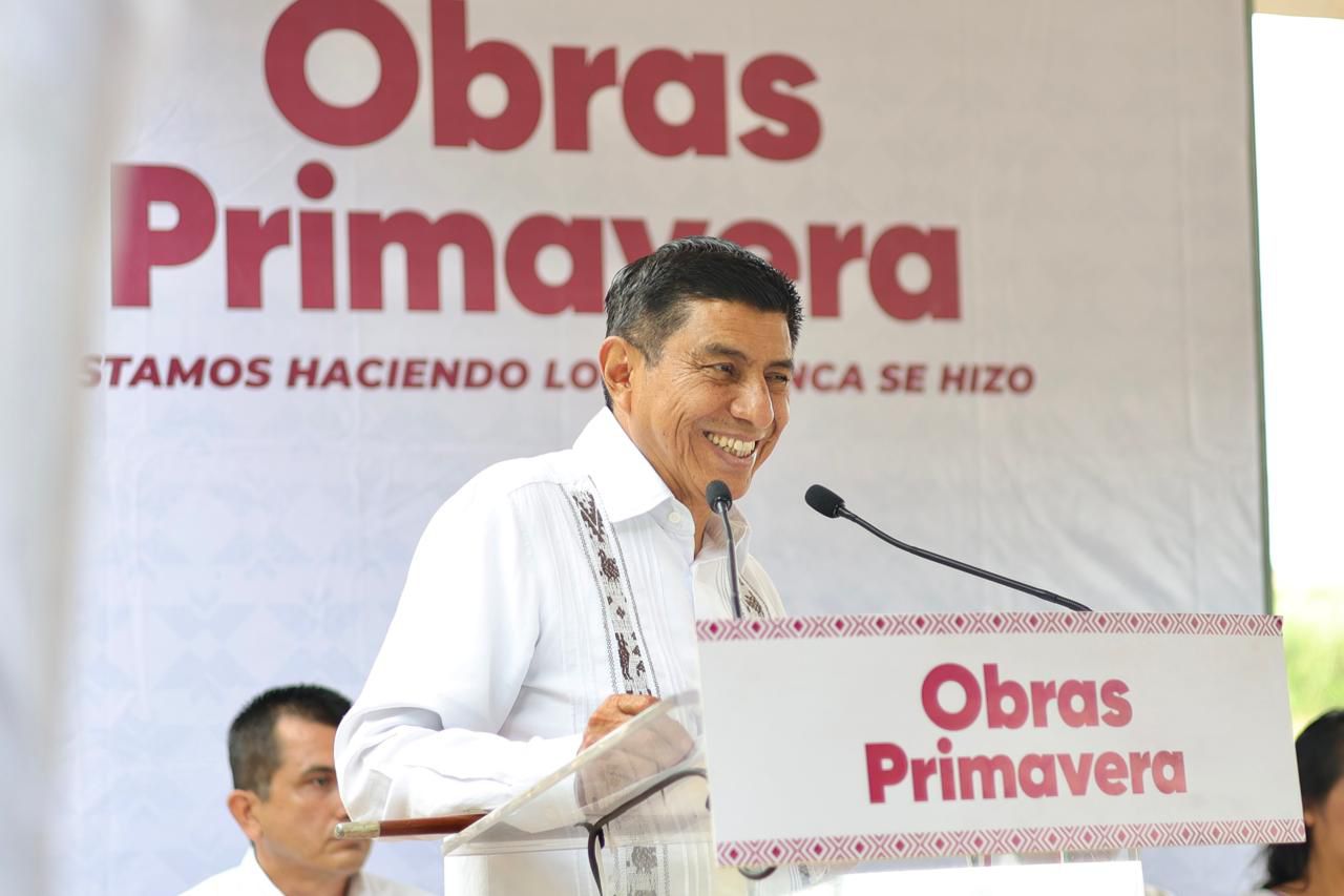 Inaugura Gobernador Salomón Jara pavimentación de camino en Santiago Suchilquitongo