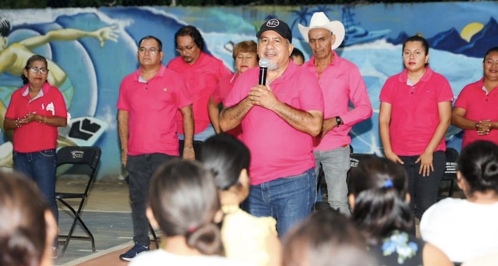 Va Roman Valencia con todo el apoyo del pueblo por Santa Maria Colotepec