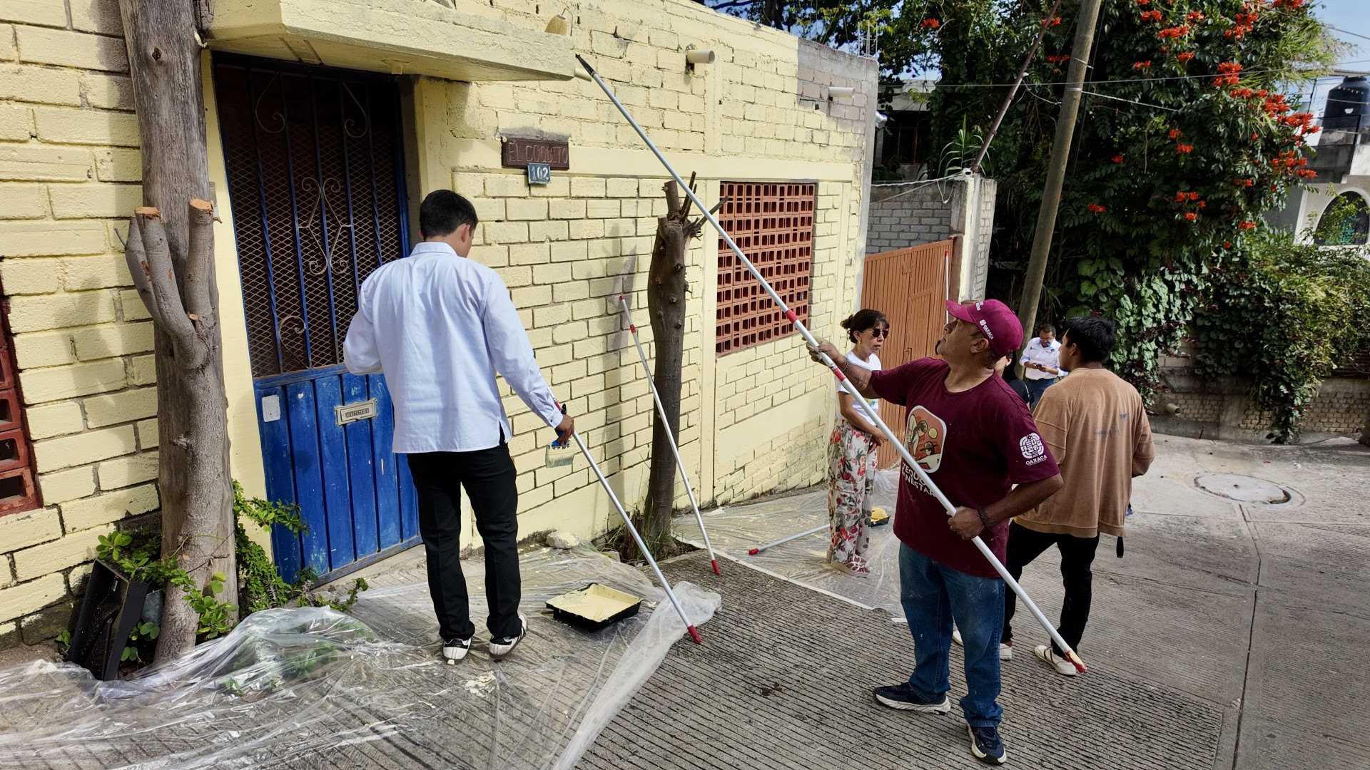 Oaxaca se pinta de identidad y esperanza con el Mega Tequio Fachadas Primavera en San Juan Chapultepec