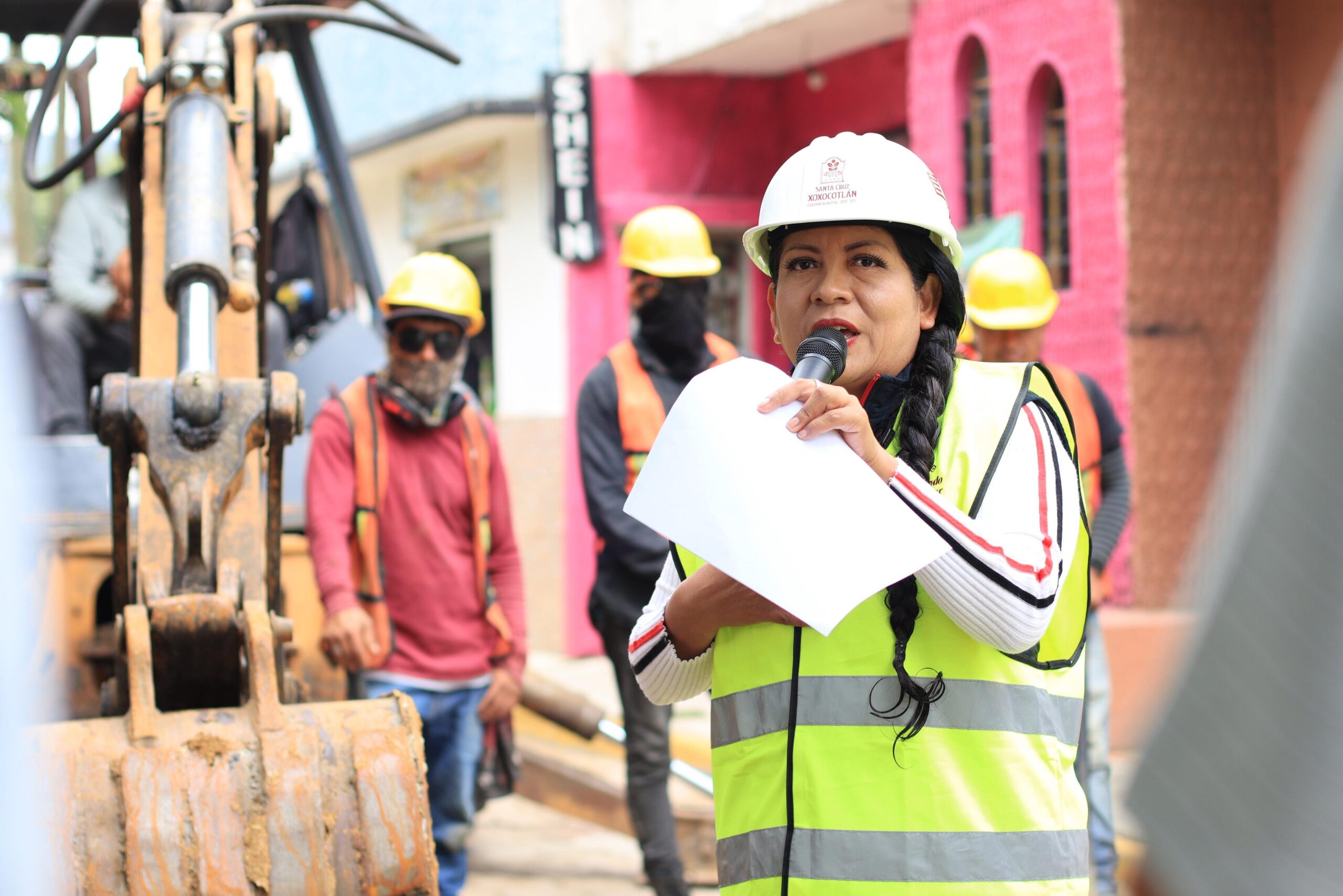 Xoxocotlán avanza con obras de pavimento de concreto hidráulico, adoquín y red de drenaje