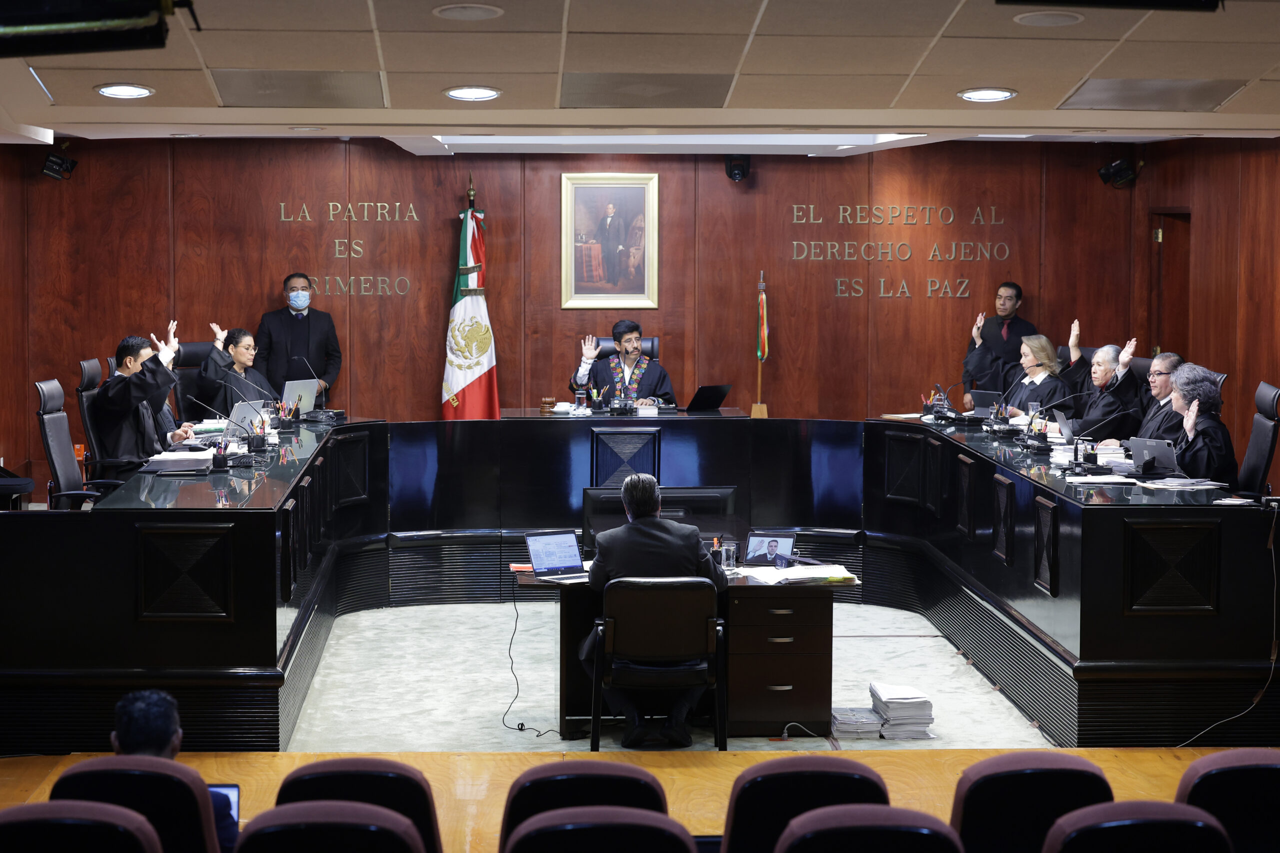 LA NUEVA CORTE RECONOCE A LOS PUEBLOS Y COMUNIDADES INDÍGENAS COMO SUJETOS DE DERECHO PÚBLICO Y GARANTIZA SU ACCESO PLENO A LA JUSTICIA LA NUEVA CORTE RECONOCE A LOS PUEBLOS Y COMUNIDADES INDÍGENAS COMO SUJETOS DE DERECHO PÚBLICO Y GARANTIZA SU ACCESO PLENO A LA JUSTICIA