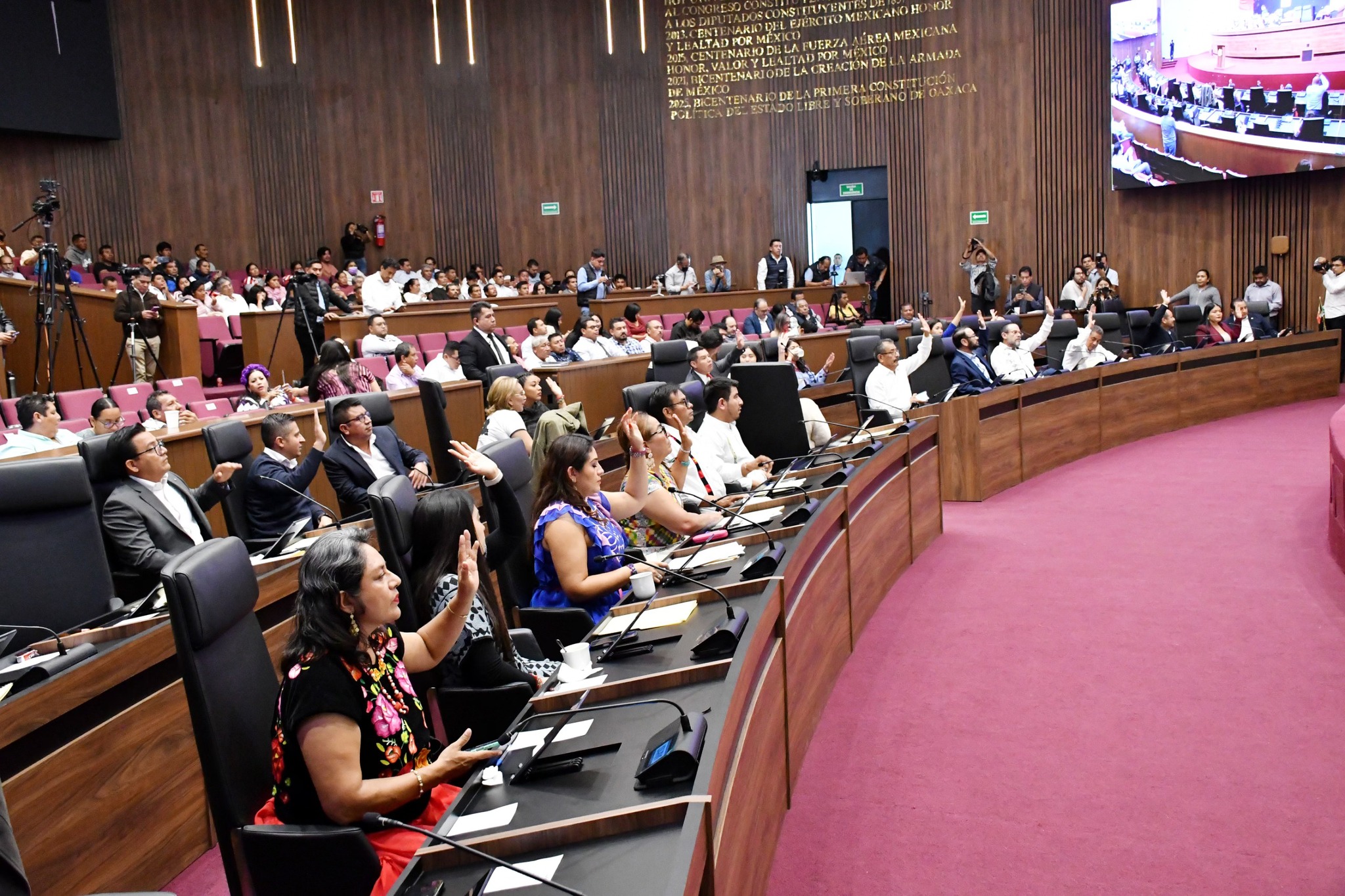 Congreso local exhorta a procuradurías del medio ambiente a inspeccionar ríos de la zona conurbada de Oaxaca de Juárez para evitar saqueo de material pétreo Congreso local exhorta a procuradurías del medio ambiente a inspeccionar ríos de la zona conurbada de Oaxaca de Juárez para evitar saqueo de material pétreo