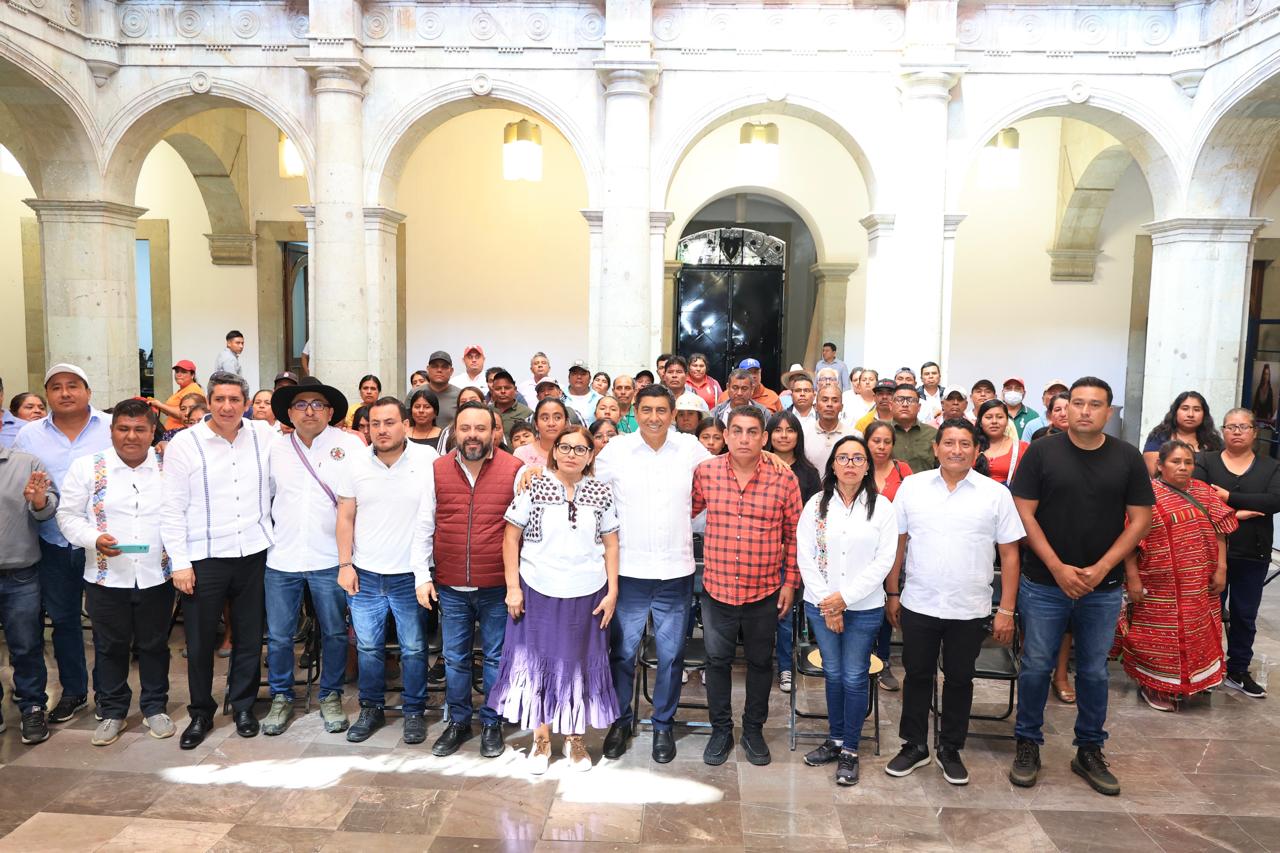 Atiende Salomón Jara demanda de justicia social de la organización “23 de Octubre” Atiende Salomón Jara demanda de justicia social de la organización “23 de Octubre”