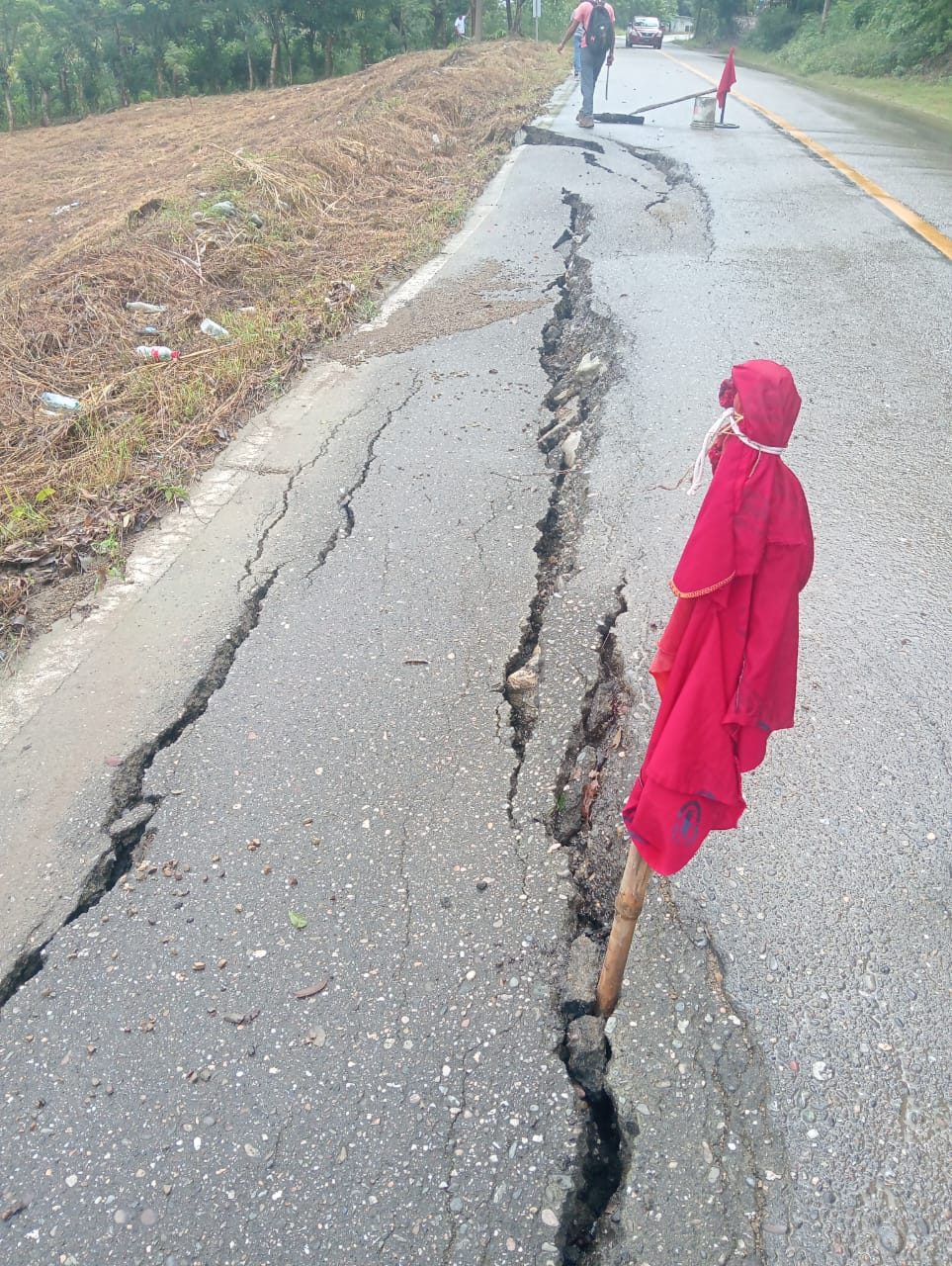 Exhorta CEPCyGR extremar precauciones por hundimiento en carretera federal 135, tramo Tuxtepec – Jalapa de Díaz Exhorta CEPCyGR extremar precauciones por hundimiento en carretera federal 135, tramo Tuxtepec – Jalapa de Díaz