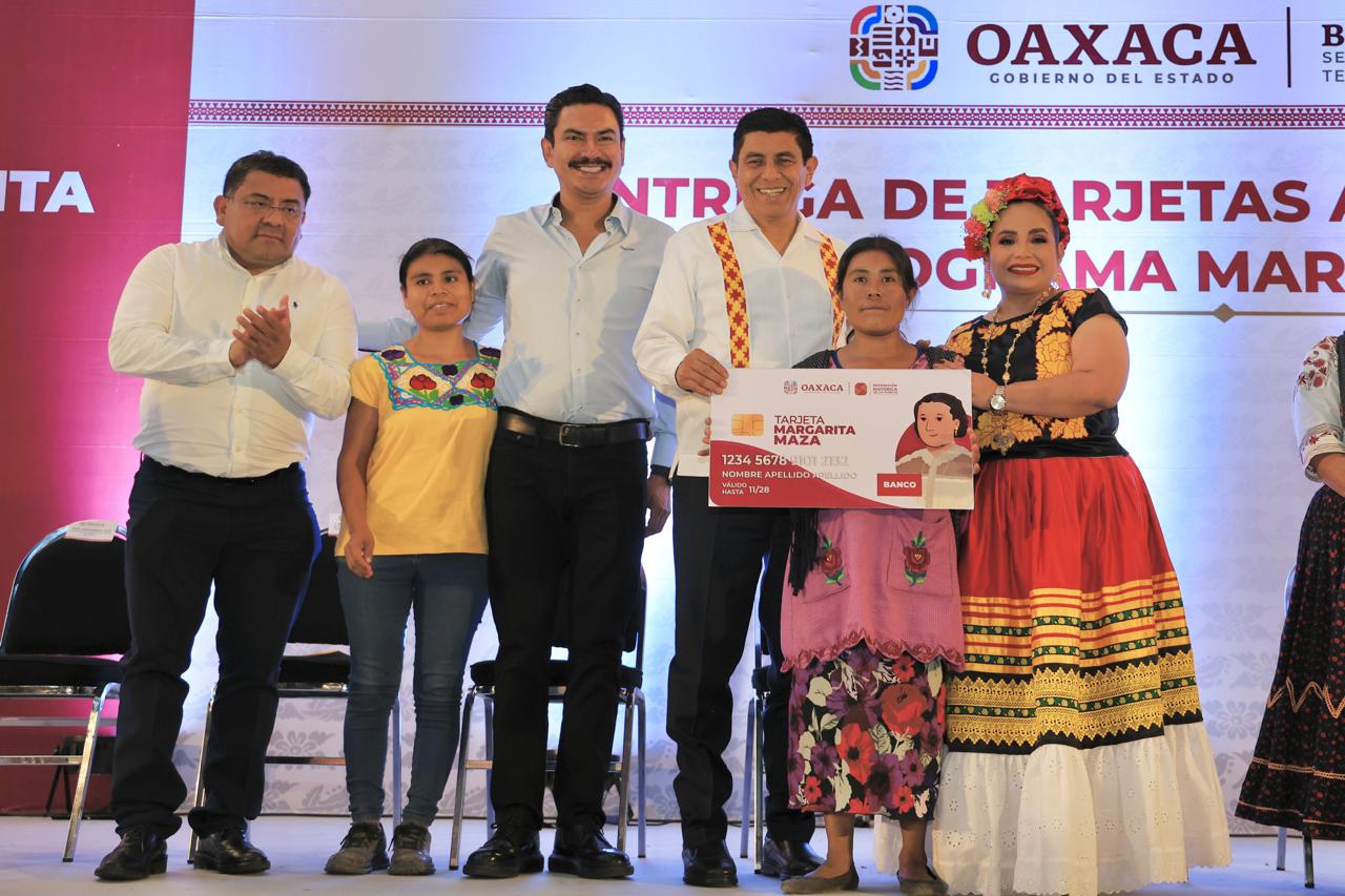 Con entrega de apoyos a jefas de familia, Primavera Oaxaqueña ve, escucha y respalda a las mujeres: Salomón Jara Con entrega de apoyos a jefas de familia, Primavera Oaxaqueña ve, escucha y respalda a las mujeres: Salomón Jara