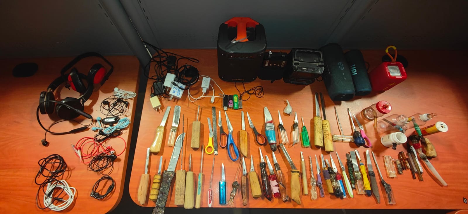 EN CATEO SORPRESA EN PENAL DE OAXACA ASEGURAN CUCHILLOS, NAVAJAS Y DROGAS EN CATEO SORPRESA EN PENAL DE OAXACA ASEGURAN CUCHILLOS, NAVAJAS Y DROGAS