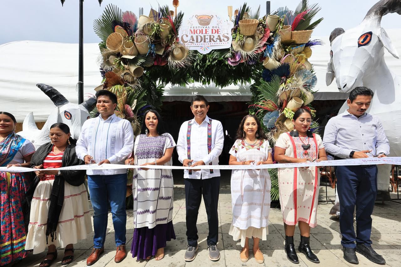 Reivindica Salomón Jara origen oaxaqueño del mole de caderas y como orgullo gastronómico del estado