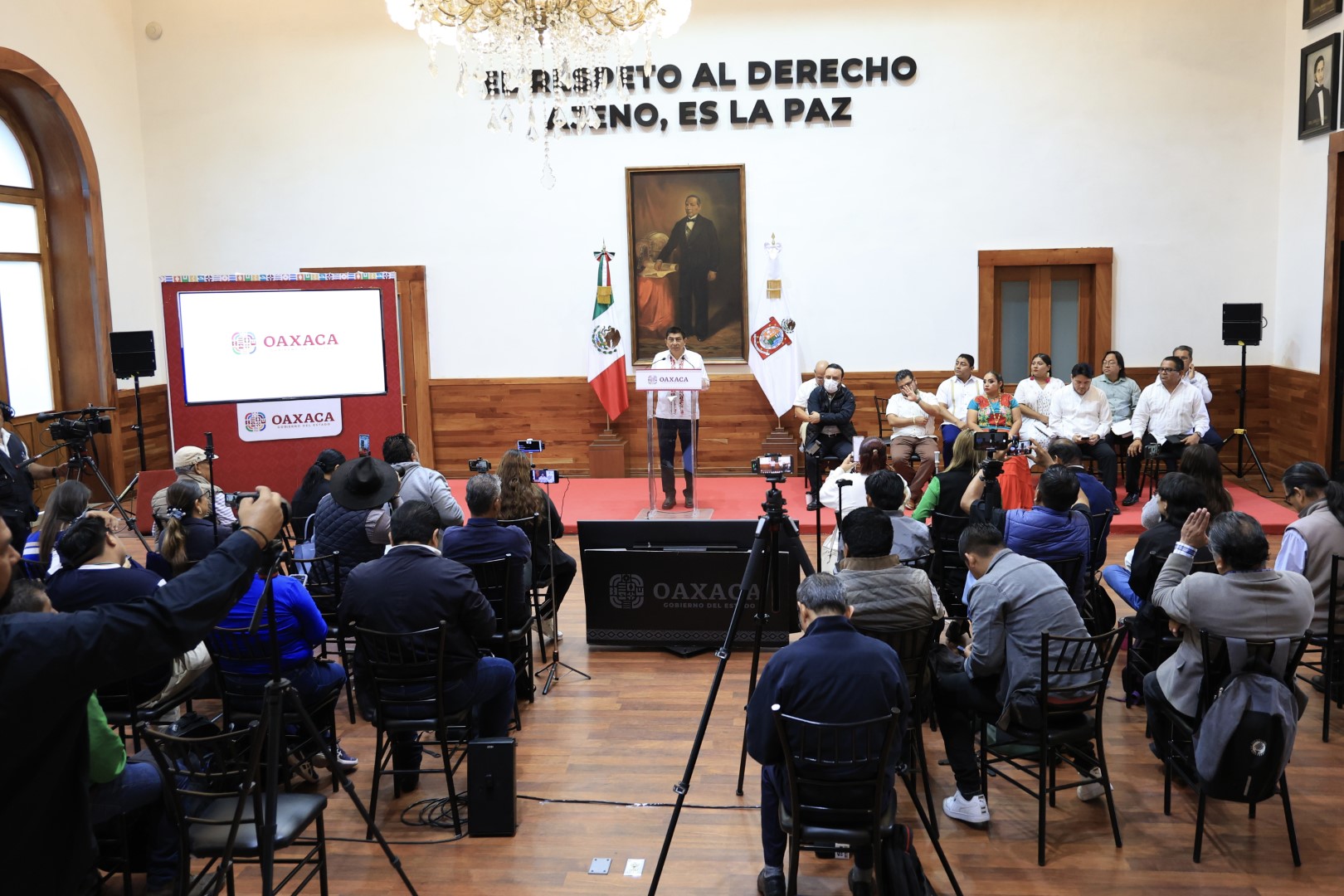 Reporta Salomón Jara abasto de medicamentos del 85% en Oaxaca provistos permanentemente por Rutas de la Salud Reporta Salomón Jara abasto de medicamentos del 85% en Oaxaca provistos permanentemente por Rutas de la Salud