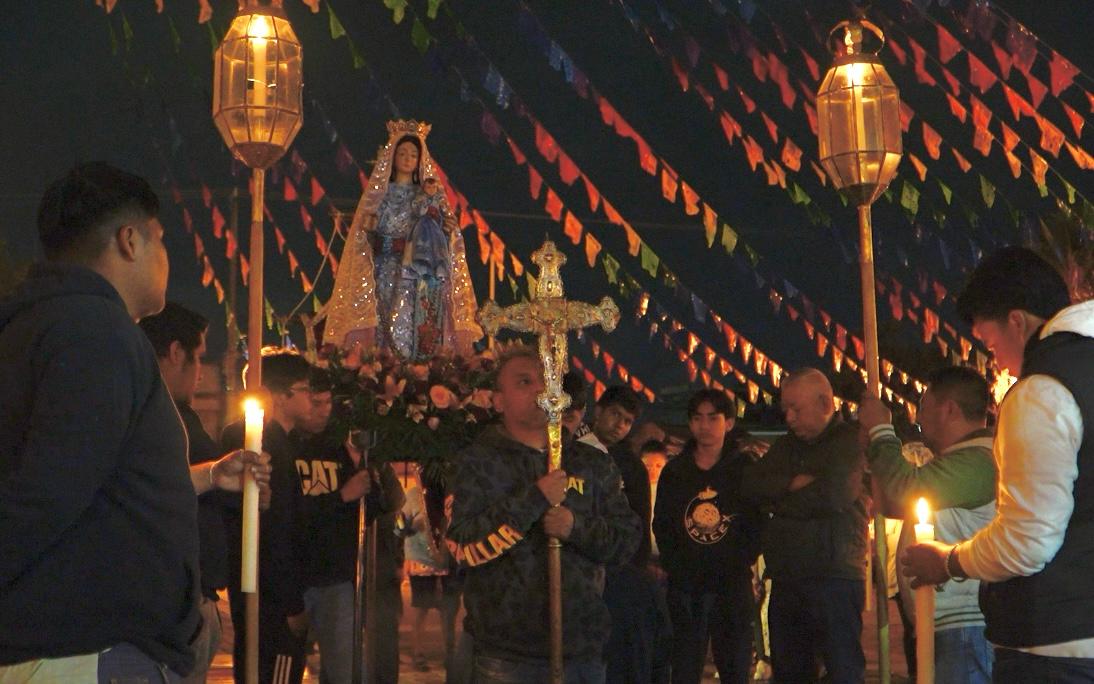 Rosarios de Aurora, preludio de la llegada de los Fieles Difuntos en Xoxocotlán Rosarios de Aurora, preludio de la llegada de los Fieles Difuntos en Xoxocotlán