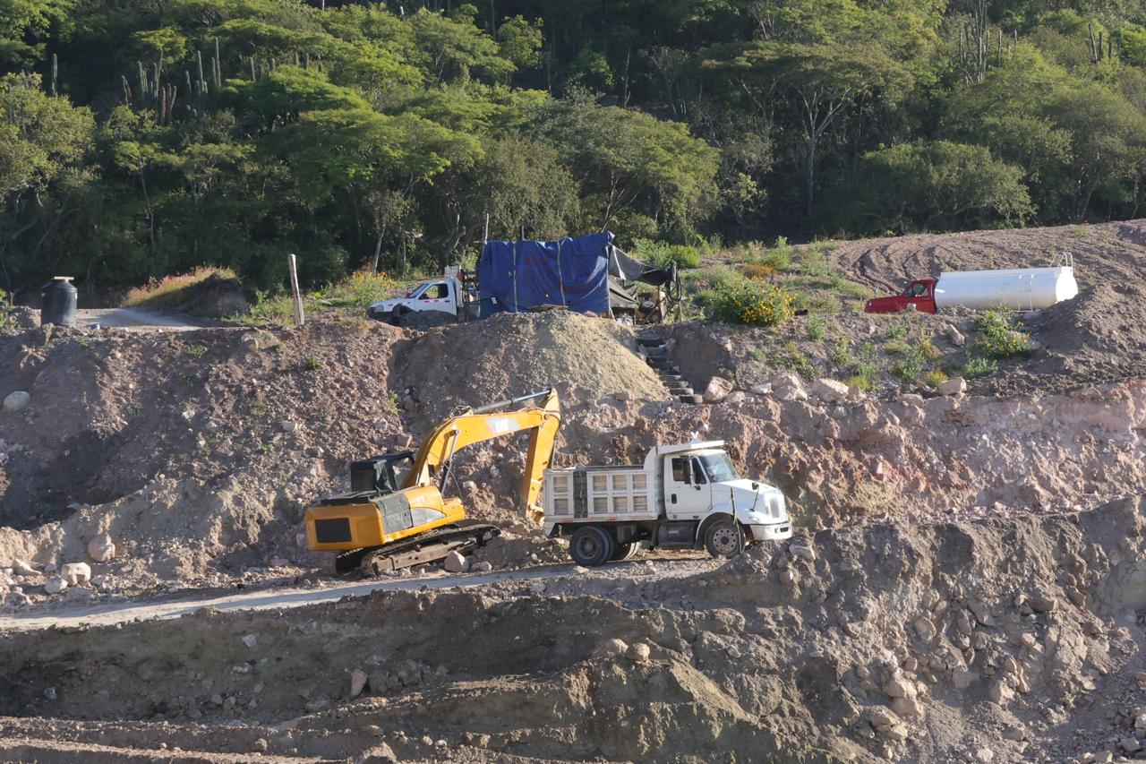 Supervisa Salomón Jara trabajos de construcción de obras que transformarán el ecosistema y el bienestar de las y los oaxaqueños Supervisa Salomón Jara trabajos de construcción de obras que transformarán el ecosistema y el bienestar de las y los oaxaqueños