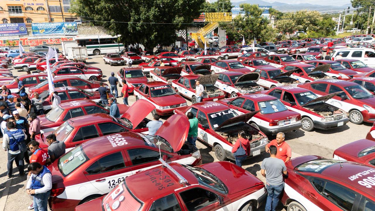 Supervisa Semovi 200 unidades de taxi a través del programa Transporte Seguro en Oaxaca Supervisa Semovi 200 unidades de taxi a través del programa Transporte Seguro en Oaxaca