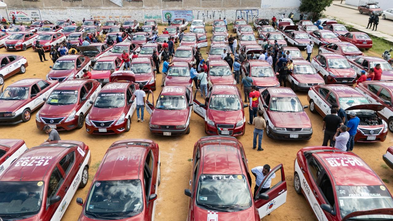 Supervisan Semovi y FGEO más de 200 taxis en operativo conjunto en Oaxaca de Juárez