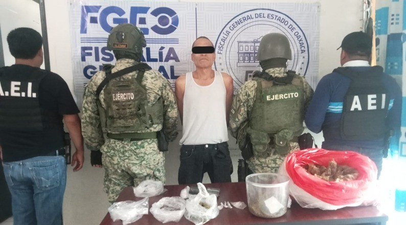 Fiscalía de Oaxaca detiene a J.J.G.G. alias “El Chucho Loco” y aseguran drogas durante cateo realizado en la Villa de Mitla Fiscalía de Oaxaca detiene a J.J.G.G. alias “El Chucho Loco” y aseguran drogas durante cateo realizado en la Villa de Mitla