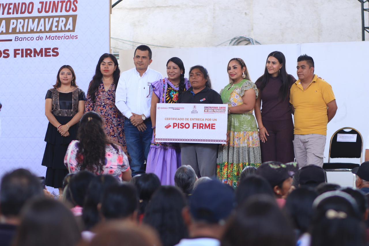 Xoxocotlán beneficia a mil 200 personas con pisos firmes Xoxocotlán beneficia a mil 200 personas con pisos firmes