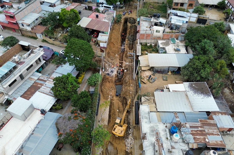 Avanza Soapa con la rehabilitación de la red sanitaria de San Martín Mexicapam