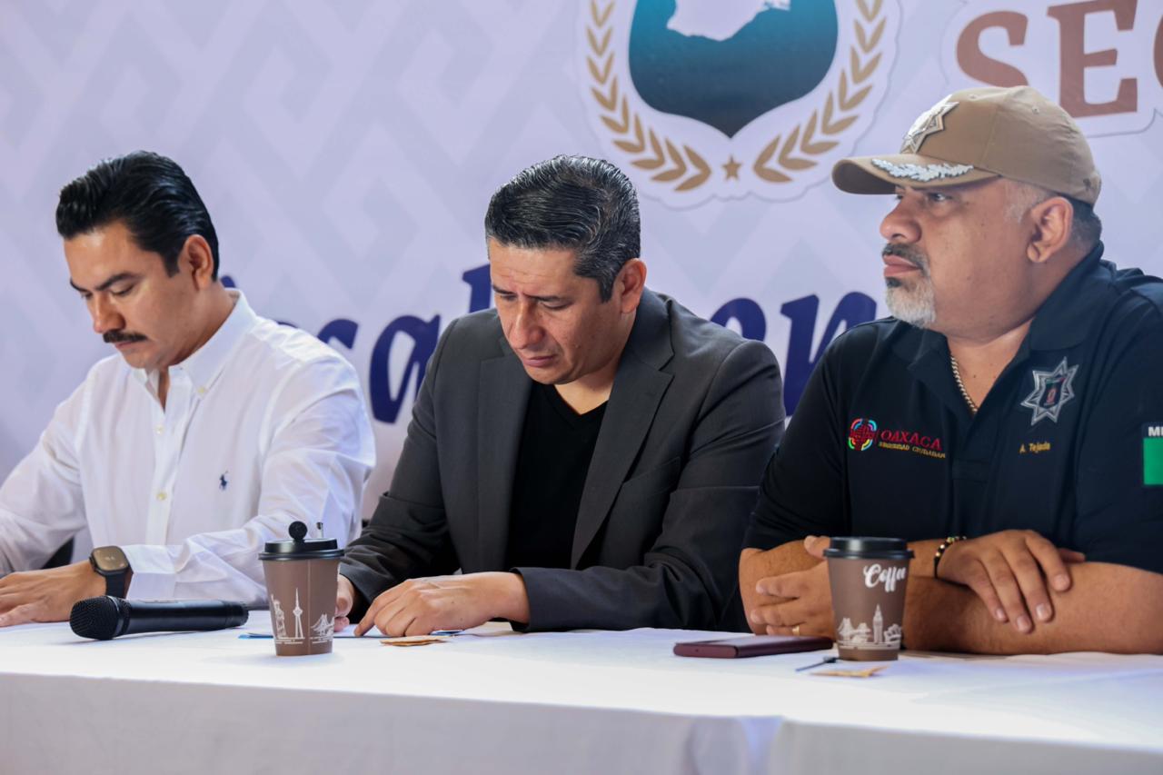 “Diálogo abierto y directo con comercial antes de la central, de abasto para mejorar, estrategia de seguridad en la capital”: Fiscal de Oaxaca, Bernardo Rodríguez Alamilla “Diálogo abierto y directo con comercial antes de la central, de abasto para mejorar, estrategia de seguridad en la capital”: Fiscal de Oaxaca, Bernardo Rodríguez Alamilla