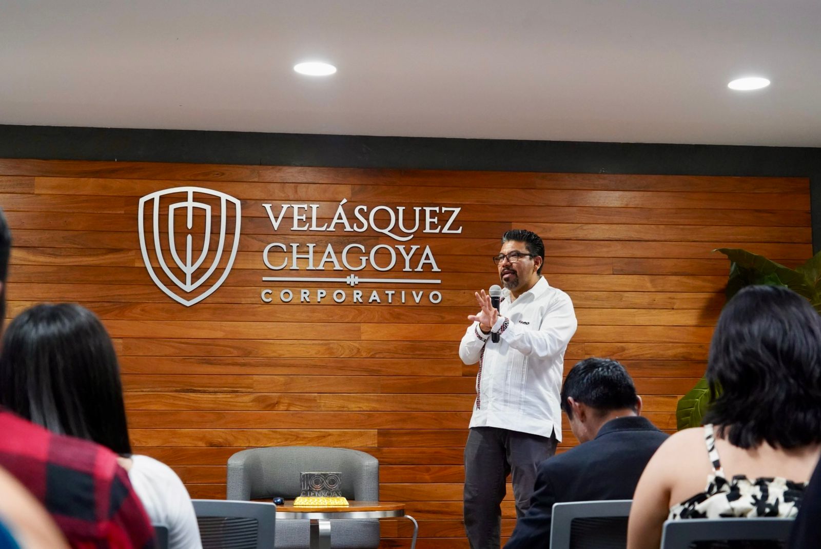 Universitarios participan en el conversatorio “¿Mandato revocable? El papel de las juventudes en el control del poder” Universitarios participan en el conversatorio “¿Mandato revocable? El papel de las juventudes en el control del poder”