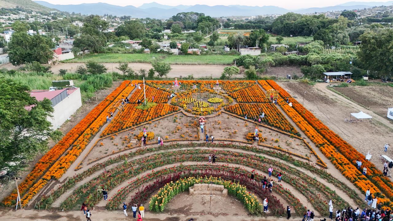 Da Sectur Oaxaca banderazo de salida del circuito floral “Flores que Guían el Alma”